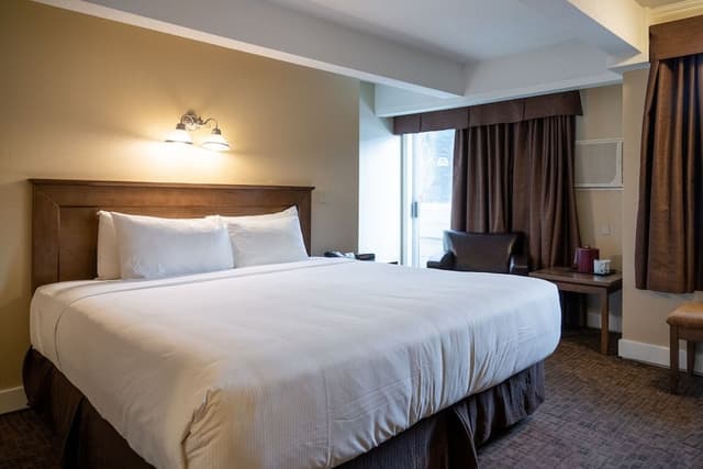 Standard Room, 1 King Bed