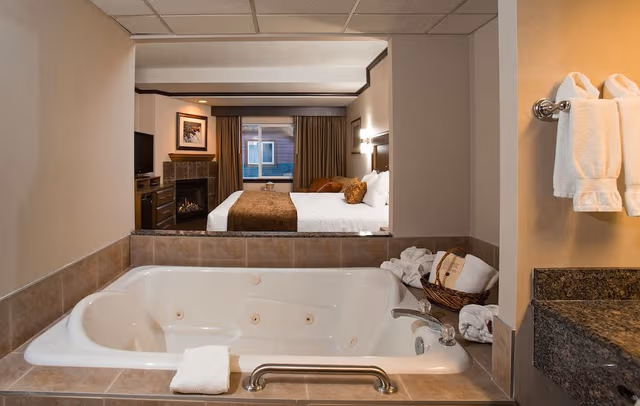 Suite, 1 King Bed, Jetted Tub