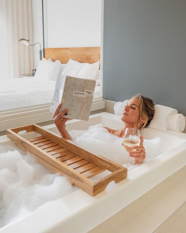 Suite, 1 King Bed with Day bed, Lake View (Emotion)
