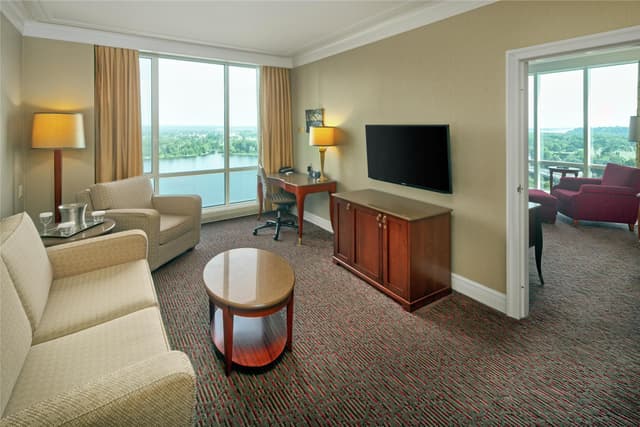 1 KING BED 1 BEDROOM SUITE LAKEVIEW