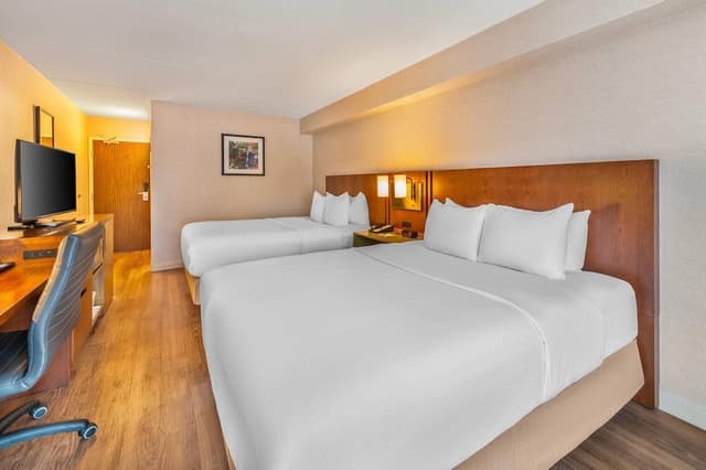 Room, 2 Queen Beds, Non Smoking, Ground Floor Pet-Friendly
