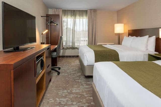 Room, 2 Queen Beds, Non Smoking, Top Floor No Pets