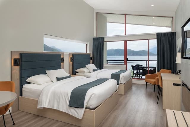 Deluxe Room, 2 Queen Beds, Lake View