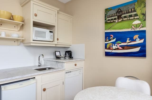 Luxury Suite, 1 King Bed, Lake View