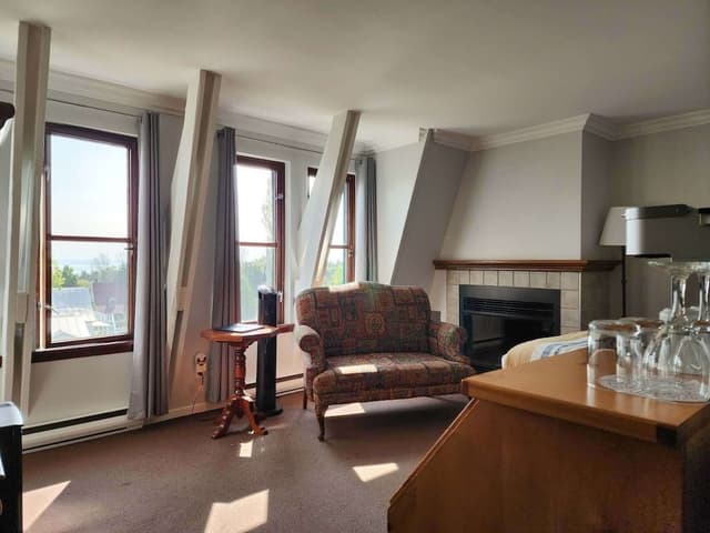 Comfort Room, River View