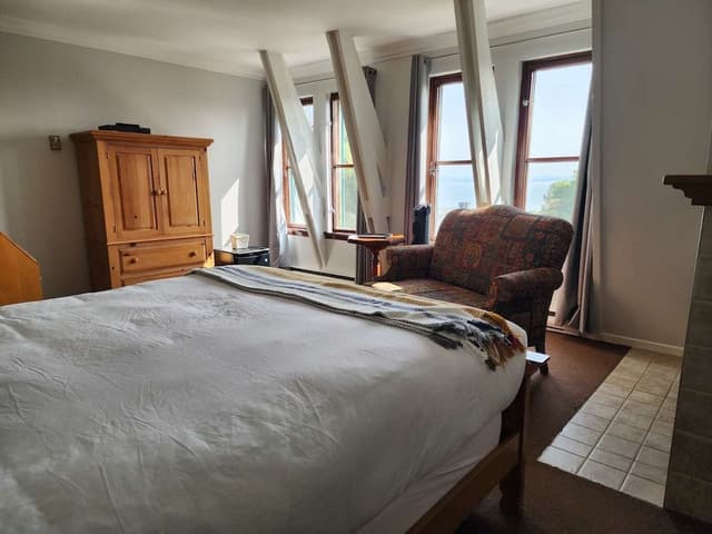 Comfort Room, River View