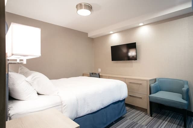 Queen Family Suite with Fireplace (Not Pet Friendly)
