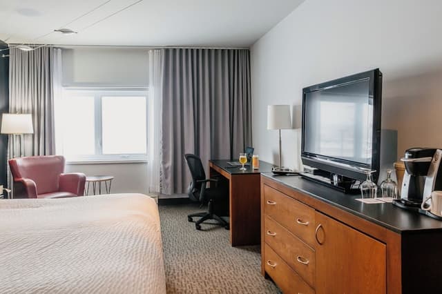 Comfort Room, City View