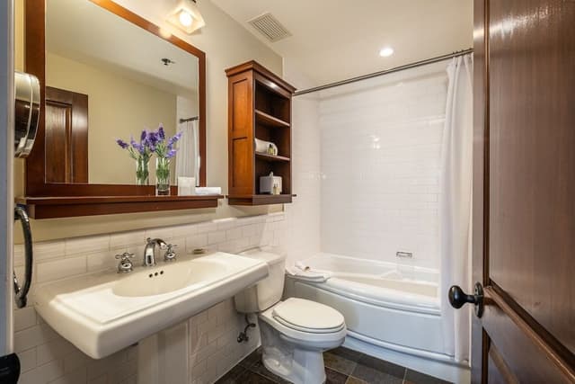 Suite, 3 Bedrooms, Courtyard View