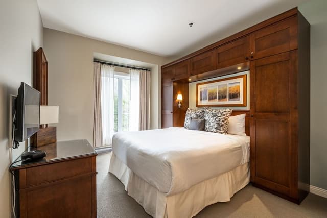 Suite, 3 Bedrooms, Courtyard View