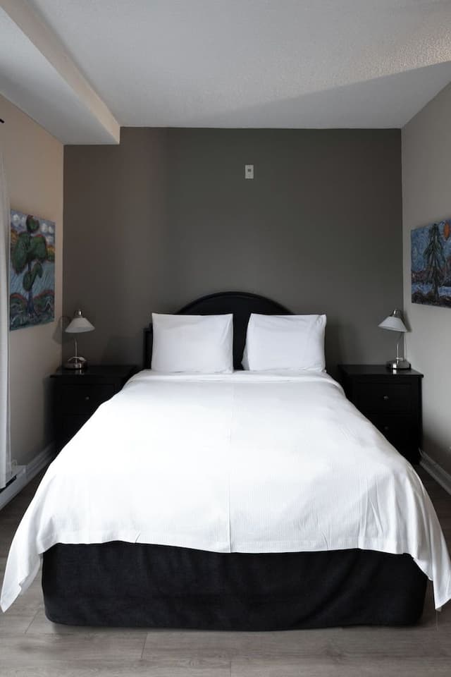 Standard Room, 1 Queen Bed, Balcony