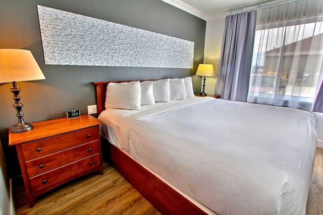 Junior Suite, 1 King Bed with Sofa bed