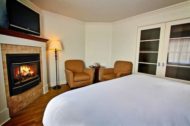 Junior Suite, 1 King Bed with Sofa bed