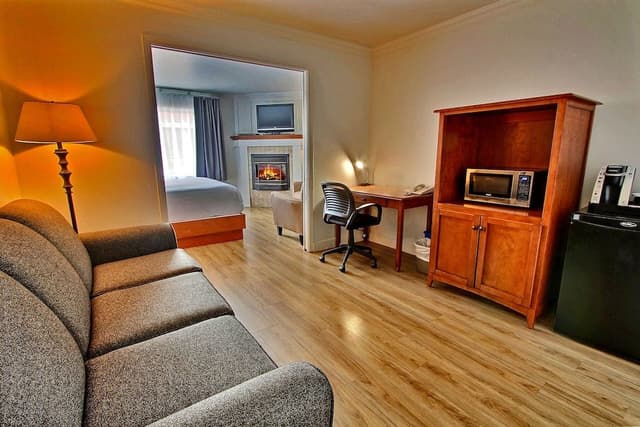Junior Suite, 1 King Bed with Sofa bed