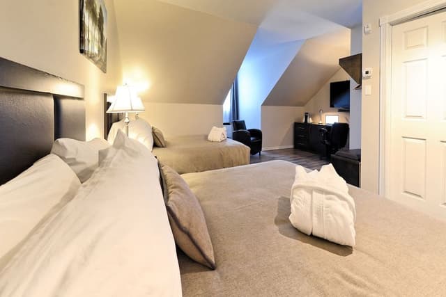 Suite, 2 Queen Beds, Non Smoking