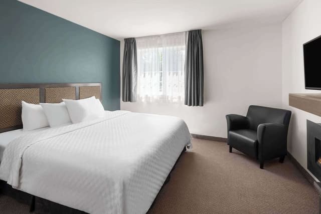 Room, 1 King Bed, Non Smoking