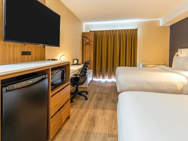Room 2 Queen Beds, 1st Floor
