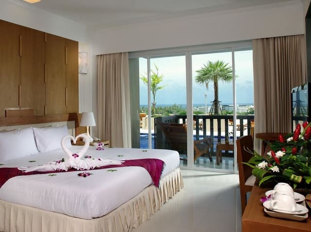 Deluxe Room, Pool Access