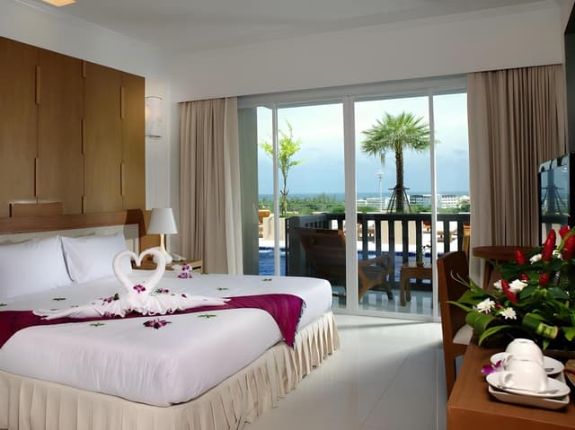 Deluxe Room, Pool Access