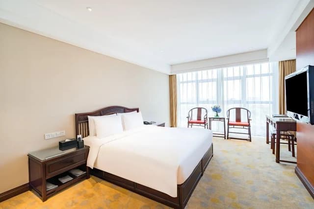 Business Queen Room