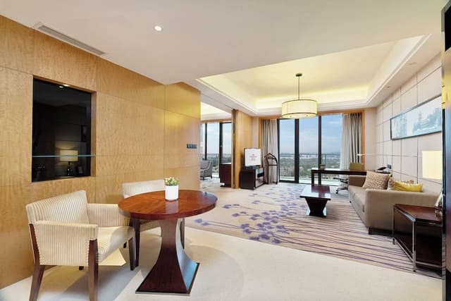 1 Bedroom Suite
