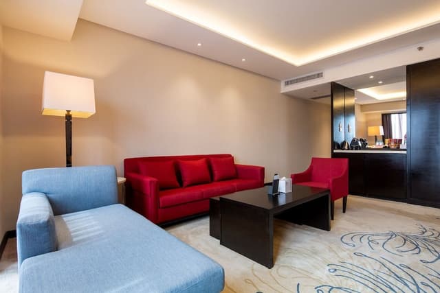 Deluxe Suite, 1 King Bed