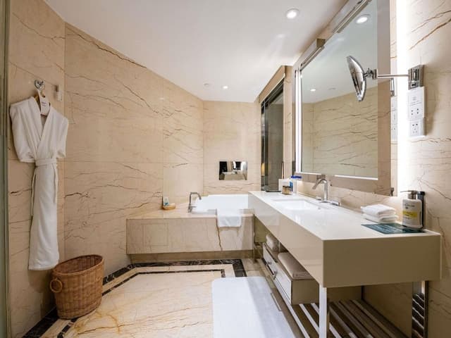 Deluxe Suite, 1 King Bed