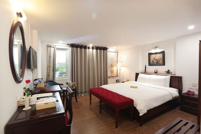 Honeymoon Room, Balcony