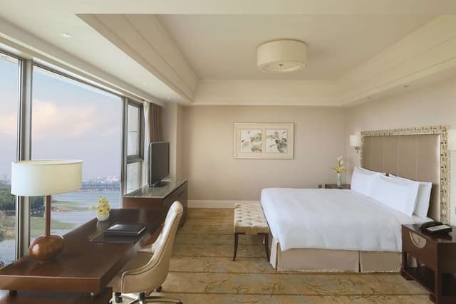 Deluxe Room, 1 King Bed, Park View