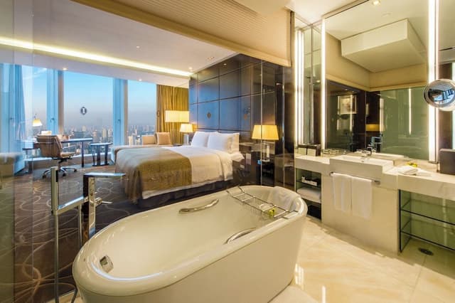 Classic Room, 1 King Bed, Club Lounge Access, City View
