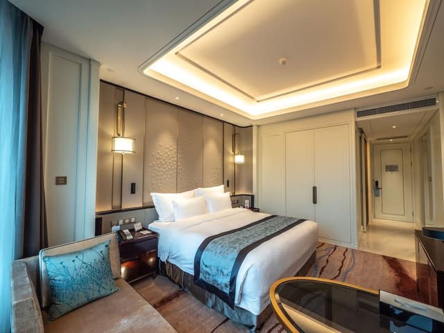 Deluxe Room, 1 King Bed, Garden View