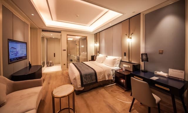Family Suite, Non Smoking (Elegant 2 King Beds)