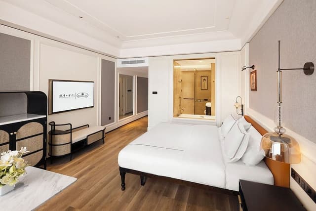 Deluxe sea-view king bed room