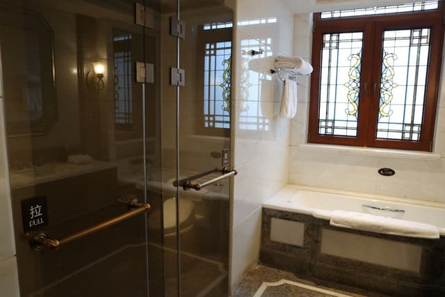 Suite, Garden View