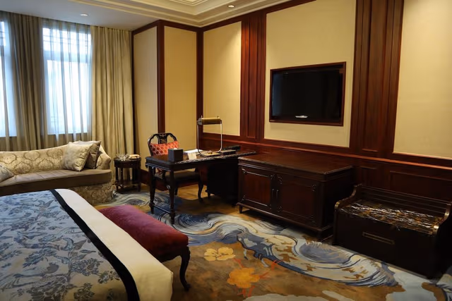 Room, Garden View