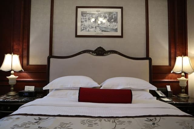 Room, City View