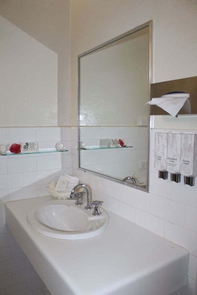 Deluxe Room, 1 Queen Bed