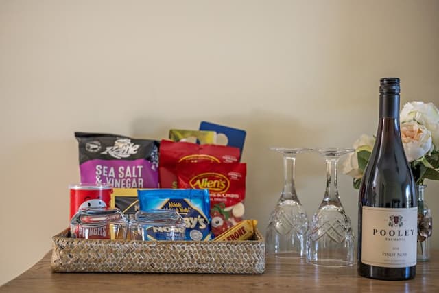 Executive Room, 1 King Bed, Jetted Tub, Free Wi-Fi & Parking