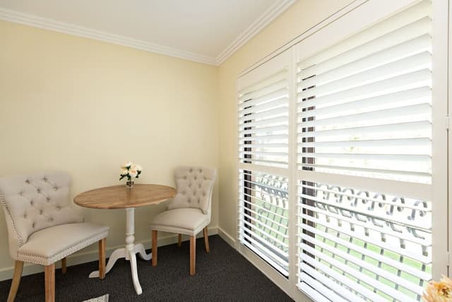 Executive Room, 1 King Bed, Jetted Tub, Free Wi-Fi & Parking