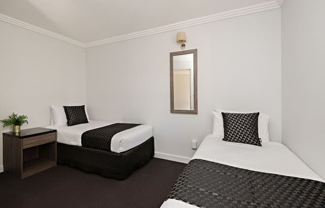 Junior Suite, 2 Bedrooms, Jetted Tub, Garden View, Free Wi-Fi & Parking