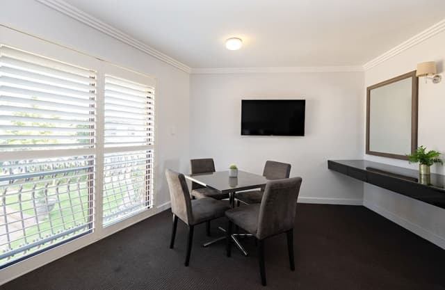 Junior Suite, 2 Bedrooms, Jetted Tub, Garden View, Free Wi-Fi & Parking