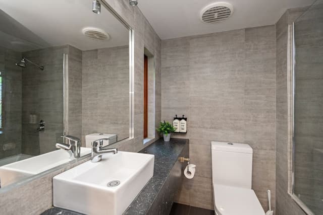 Junior Suite, 2 Bedrooms, Jetted Tub, Garden View, Free Wi-Fi & Parking