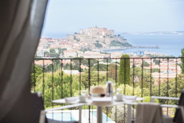 Suite 2 Chambres 1 Salle de bain vue mer