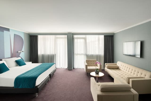 Deluxe Suite, Balcony