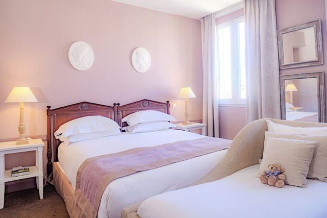 Deluxe Room (Wine tasting included)