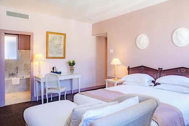 Deluxe Room (Wine tasting included)