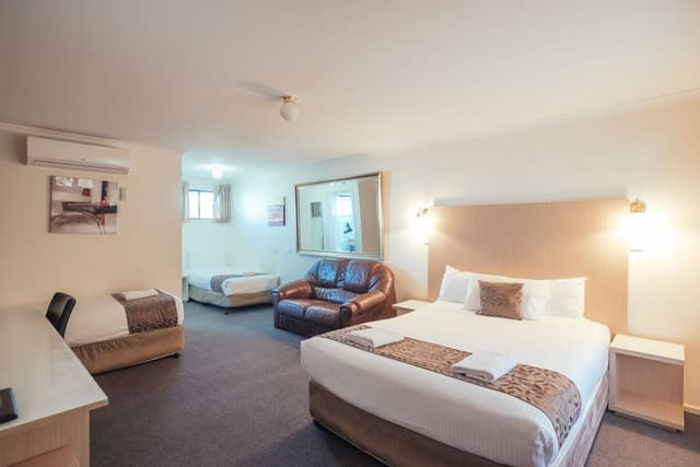 Deluxe Family Room - Not Pet Friendly
