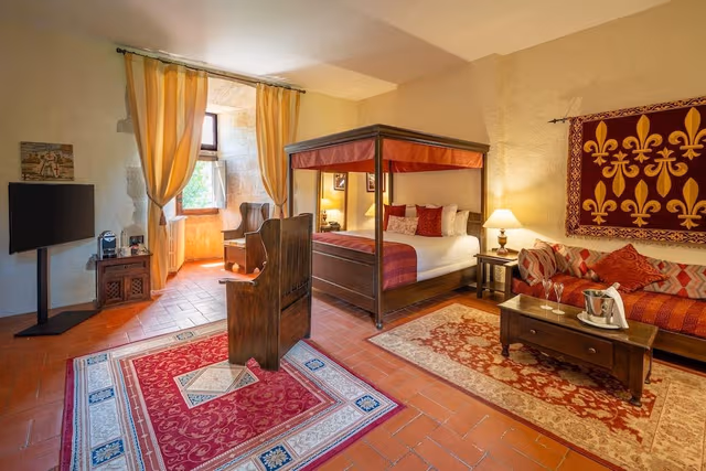 Deluxe Room, 1 King Bed, Non Smoking (Canopy Bed)