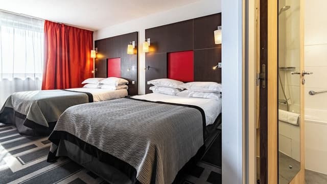 Standard Room, 2 Double Beds, City View