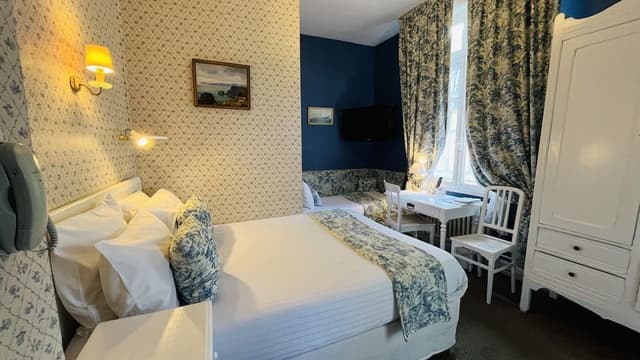 Classic Double or Twin Room, City View
